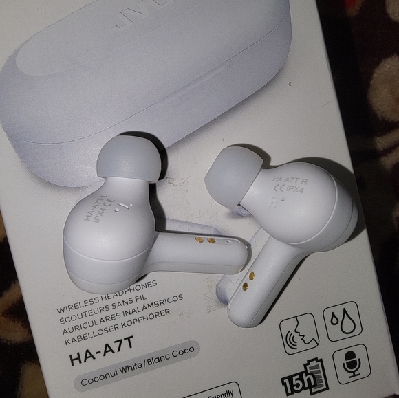 JVC GUMMY TRUE WIRELESS MODEL: HA-A7T - Picture 6 of 6